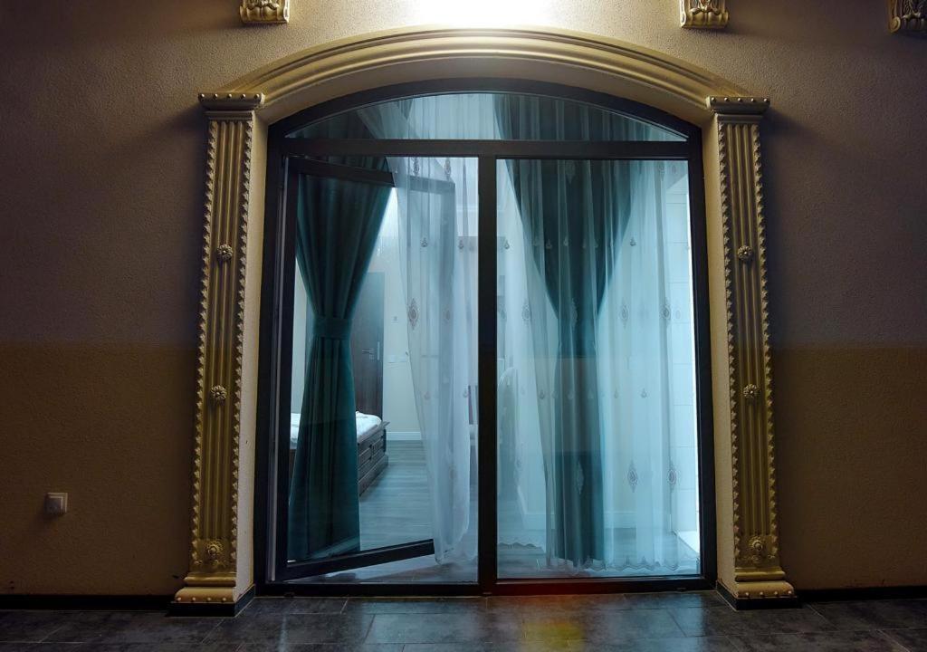 Hotel Imperium Botiz Exterior photo